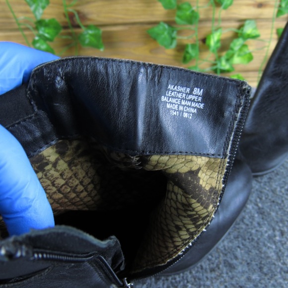 Anne Klein AK Asher Womens 8M Black Leather Ankle Boots Buckle Heel Booties - Picture 6 of 8